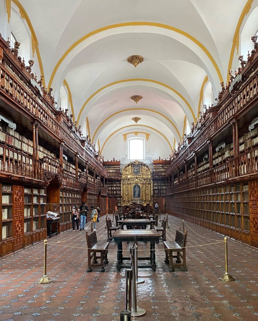 Large room with many book shelves in the Biblioteca Palafoxiana in Puebla, Mexico.