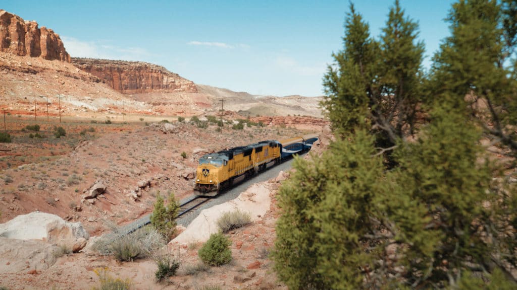 colorado train travel rocky mountaineer