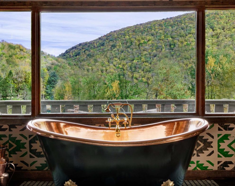 7 Stunning and Luxurious Hotel Bathtubs