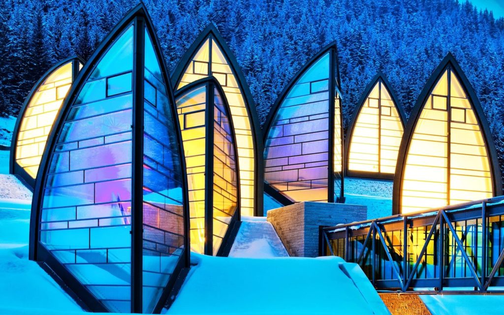 This Alpine Chalet in Arosa, Switzerland, Deserves Your Attention, From Its Ski Offerings to Its Tantalizing Spa