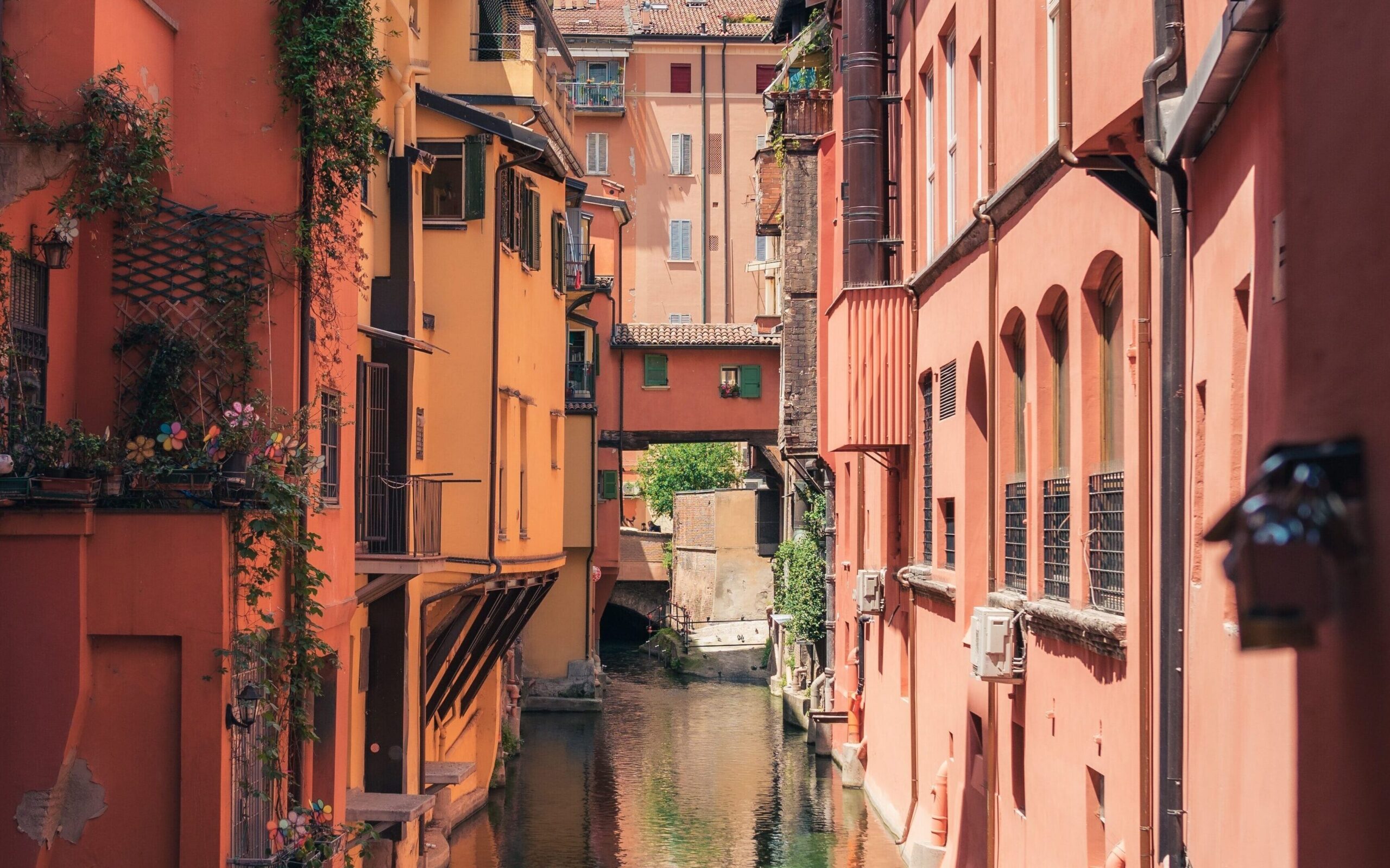 Bologna, Italy, Destination Guide