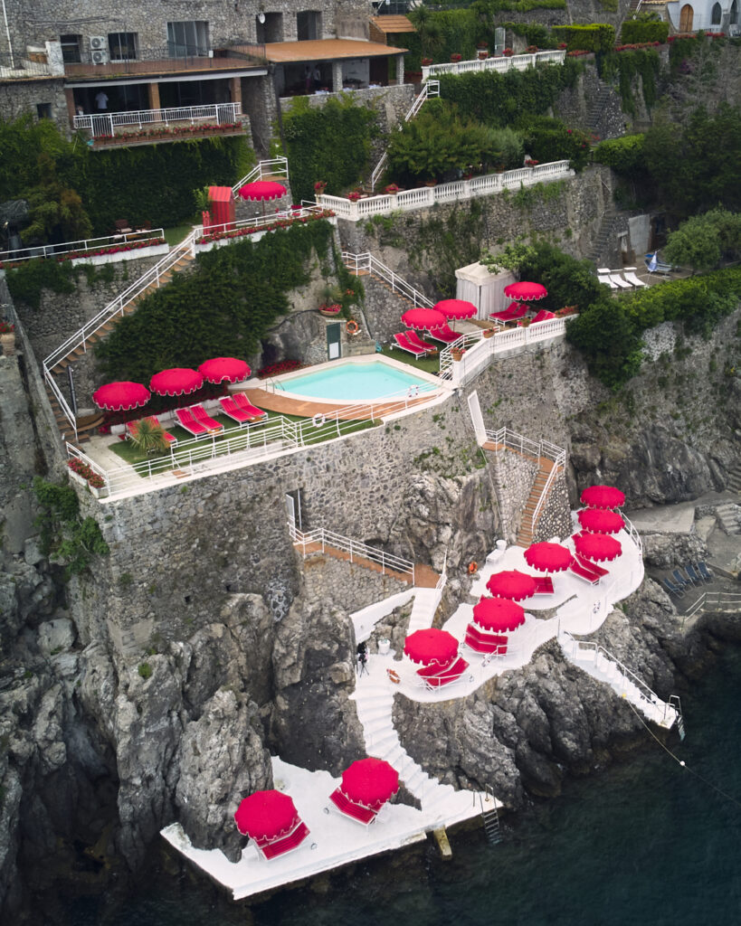 Indsigtsfuld Grønne bønner Forkert Valentino Debuts Glamorous Amalfi Coast Beach Club Collection at Palazzo  Avino - Hotels Above Par - Boutique Hotels & Travel