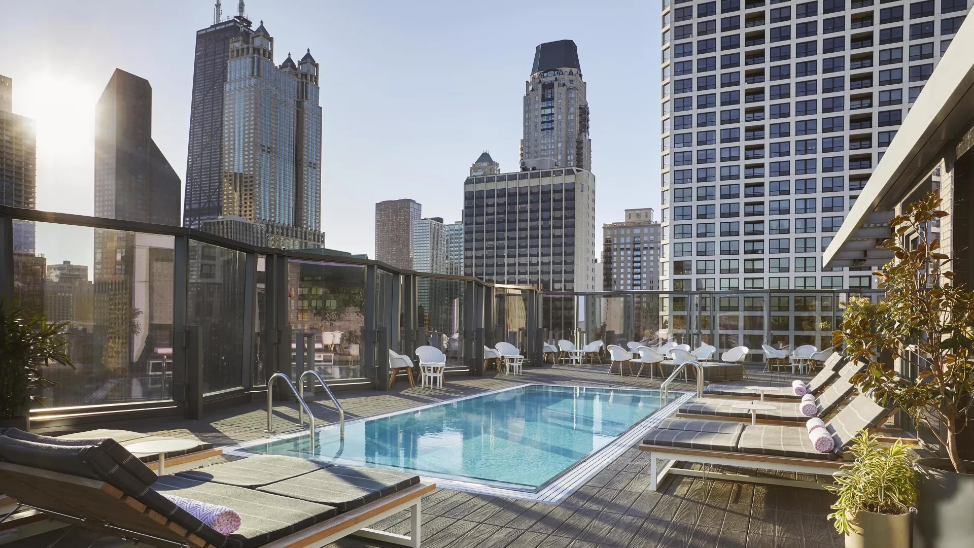 This Luxury Chicago Hotel Is Ideally Set in the Trendy Gold Coast ...