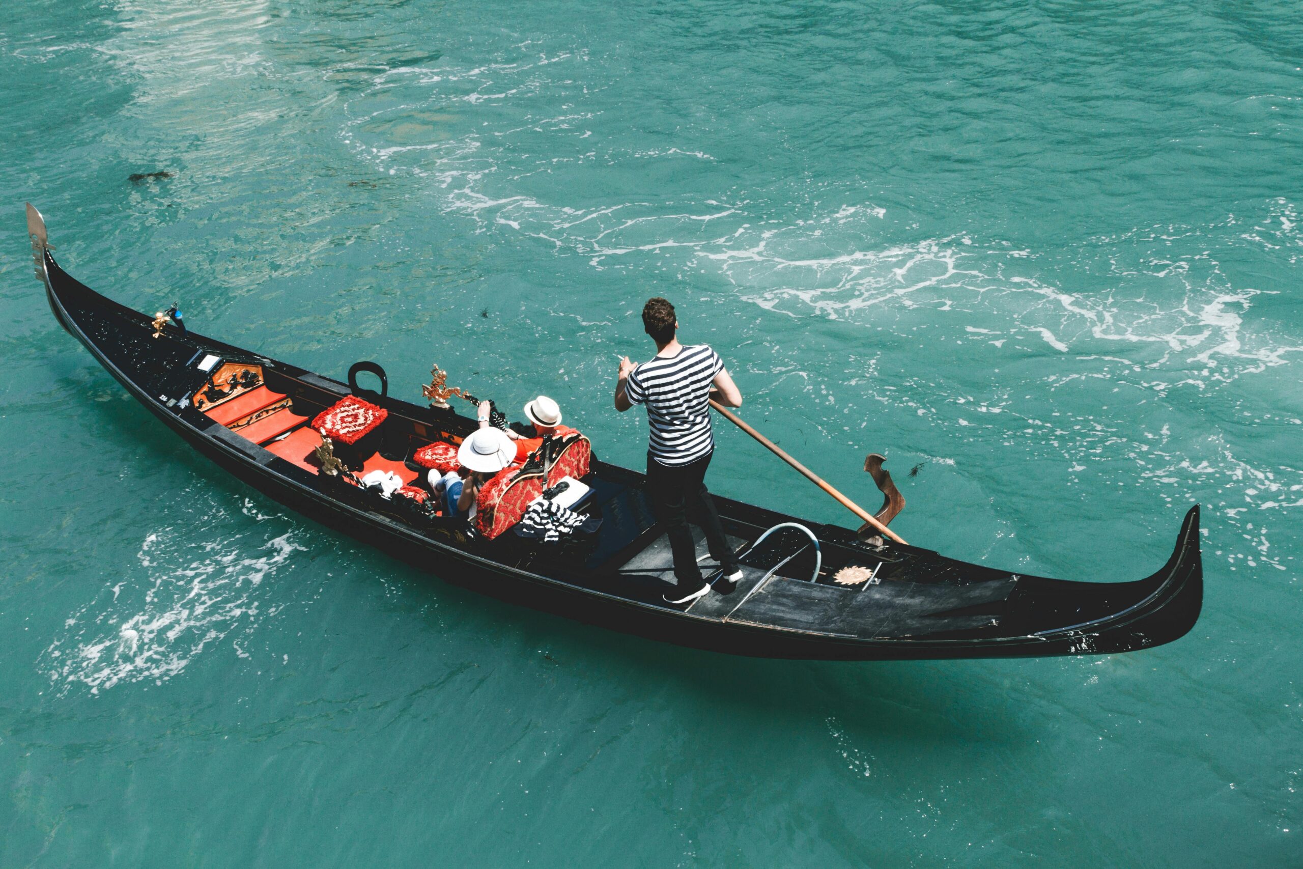 From Venice to Central Park, Here’s a Peek at the History of Gondola Rides